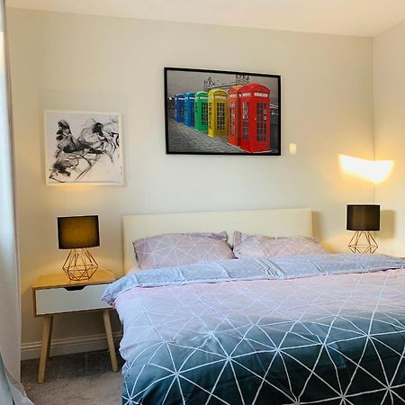 Whyte, Modern 3 Bed House With Garden, Sleeps 9, Free Parking, Sittingbourne City Centre, Kent Eksteriør billede