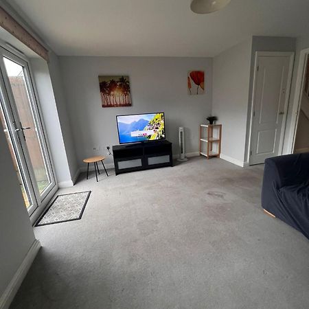 Whyte, Modern 3 Bed House With Garden, Sleeps 9, Free Parking, Sittingbourne City Centre, Kent Eksteriør billede