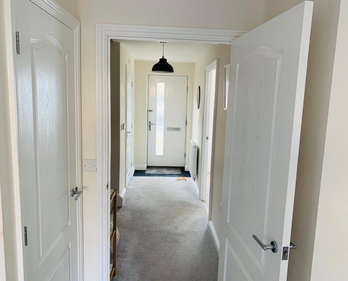 Whyte, Modern 3 Bed House With Garden, Sleeps 9, Free Parking, Sittingbourne City Centre, Kent Eksteriør billede
