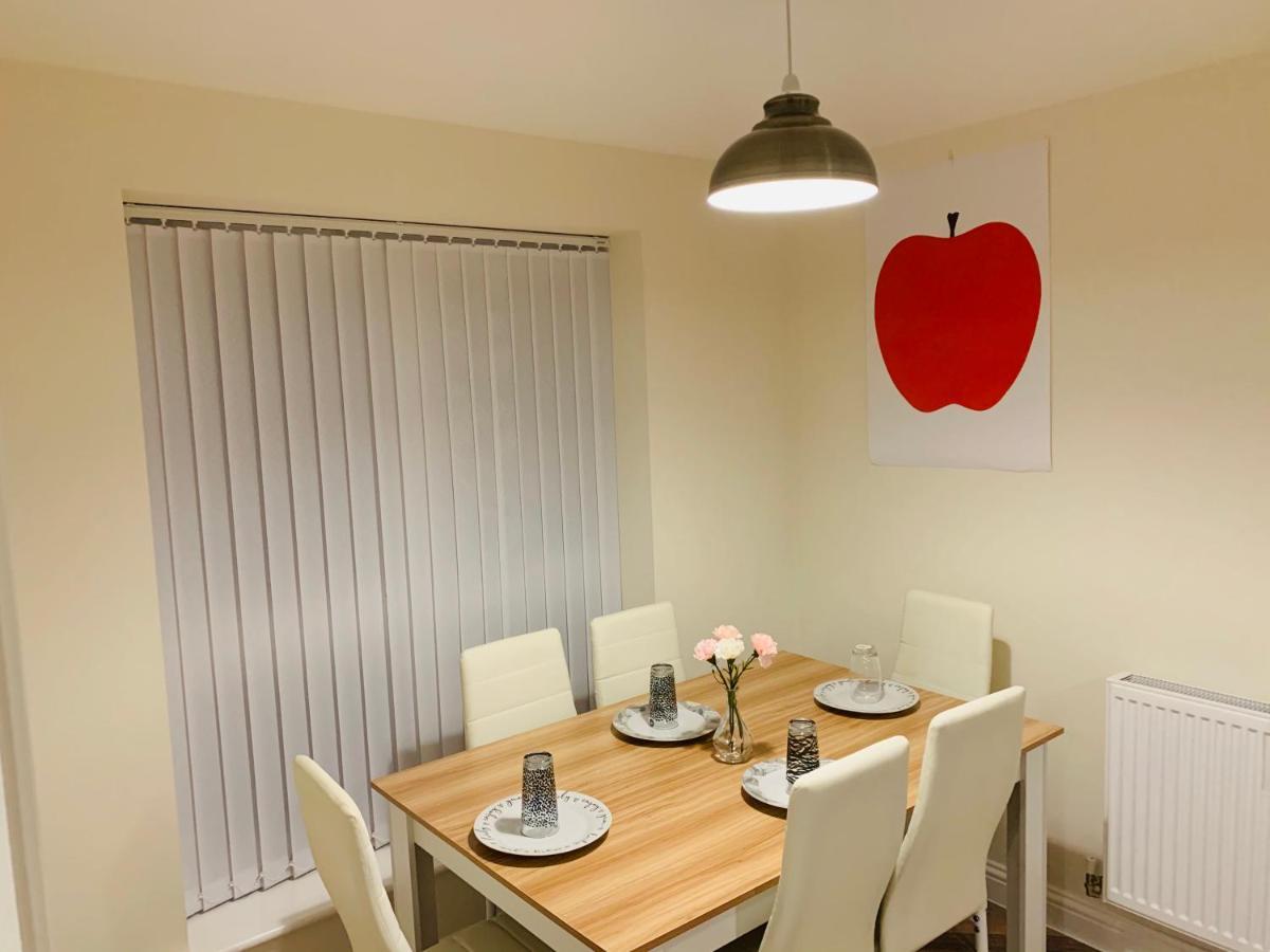 Whyte, Modern 3 Bed House With Garden, Sleeps 9, Free Parking, Sittingbourne City Centre, Kent Eksteriør billede