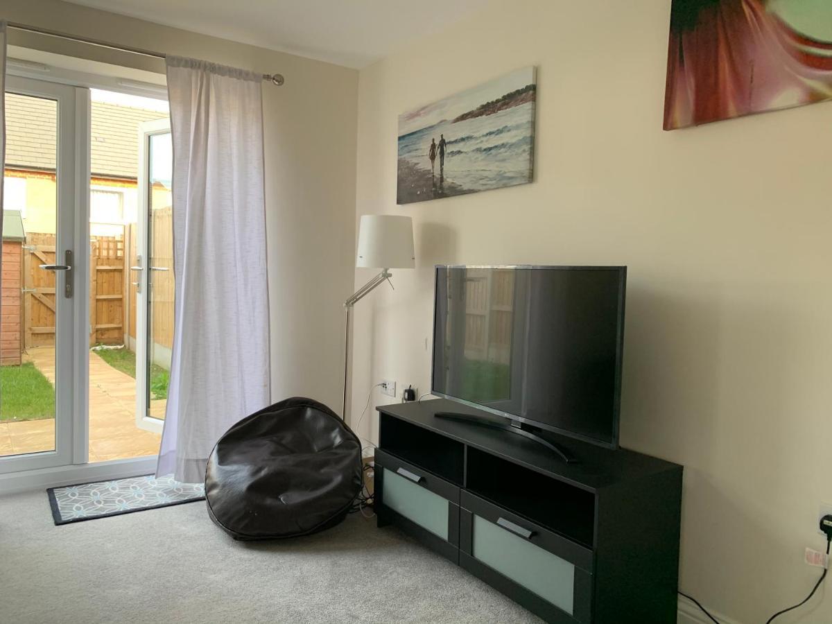 Whyte, Modern 3 Bed House With Garden, Sleeps 9, Free Parking, Sittingbourne City Centre, Kent Eksteriør billede